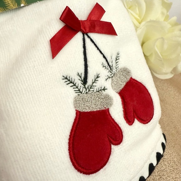 NWT Set of 2 MITTENS Bathroom Hand Towels - Picture 2 of 6